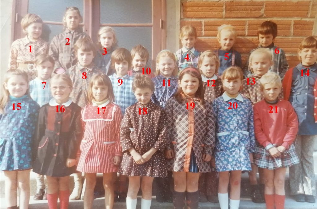 Photo de classe fille vers 1971, numÃ©rotÃ©.