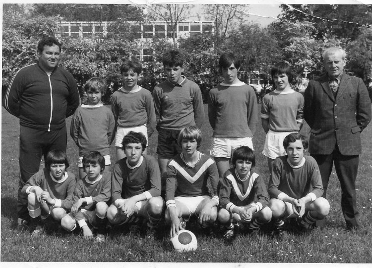 Équipe de football de Longpré les Corps Saints en 1974.