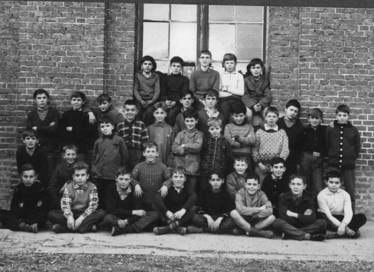 Classe des garçons CE2 en 1964 à Longpré.