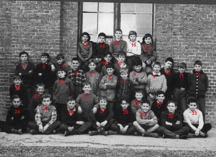 Classe des garÃ§ons CE2 en 1964 Ã  LongprÃ©, numÃ©rotÃ©.