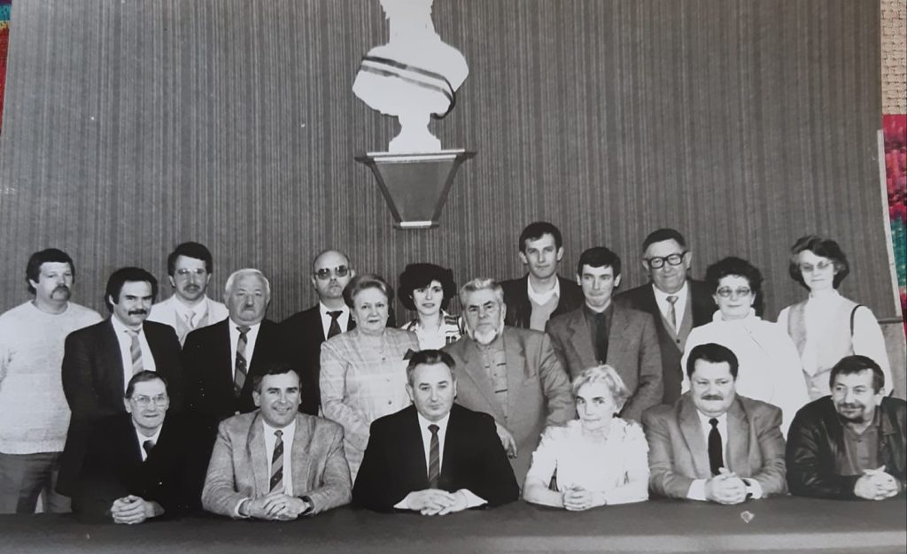 Conseil municipal à Longpré dans les années 80.