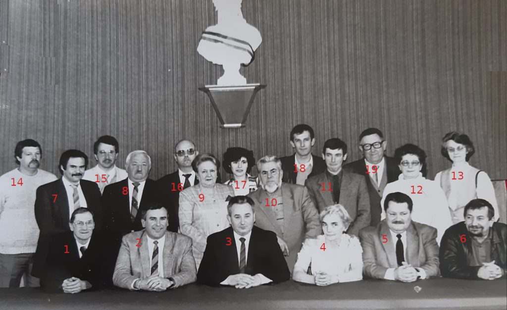 Conseil municipal Ã  LongprÃ© dans les annÃ©es 80, numÃ©rotÃ©.