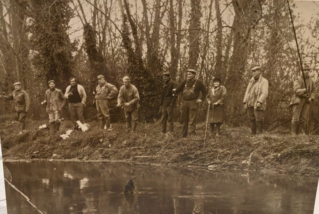 Une belle brochette de pÃªcheur, sur l'Eauette en 1977.