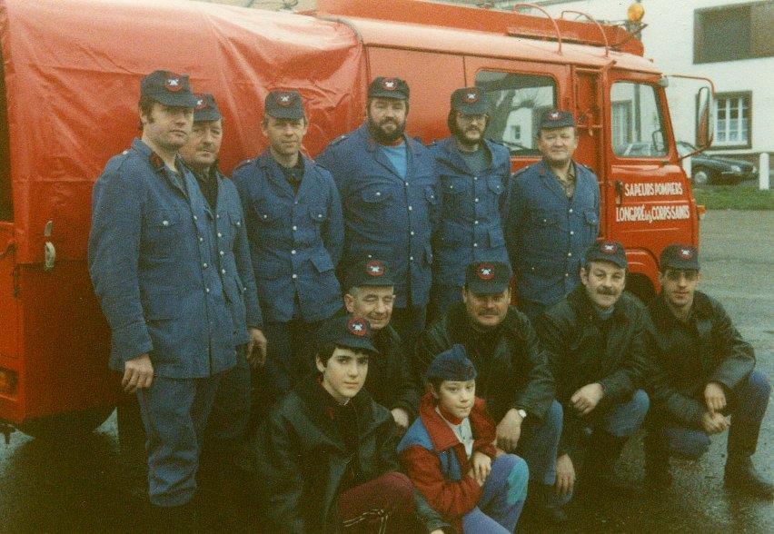 Les pompiers de LongprÃ© vers 1990.