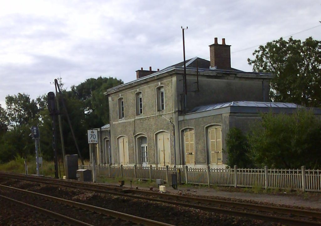 L'ancienne gare de LongprÃ© en fÃ©vrier 2006, Photo Eric-Adrien Bailly.