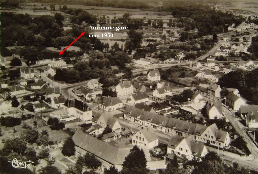 Carte postale ancienne de LongprÃ© les Corps saints dans les annÃ©es 1950.
