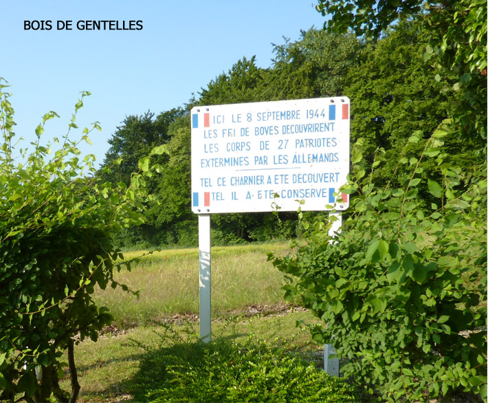 Panneaux au lieu de découverte du charnier de Gentelles.