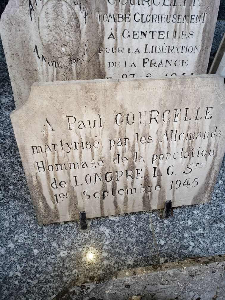 Plaques commémoratives offertes par la Mairie de Longpré les Corps Saints 1er septembre 1945.