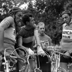 Serse Coppi, Louison Bobet et Fausto Coppi au départ du Grand-Prix cycliste de la Croix-Rouge dans le bois de Vincennes, le 3 octobre 1950, à Paris. (Photo by Keystone-France/Gamma-Rapho via Getty Images)